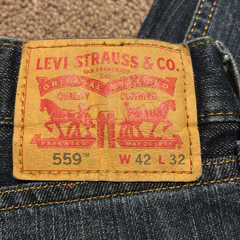 Levi’s - Picture 3 of 3